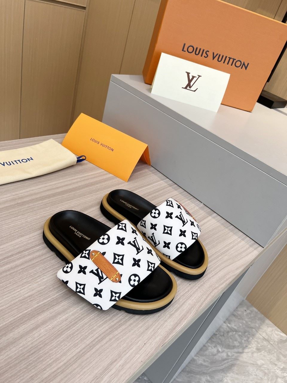 Louis Vuitton Slippers